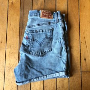 Levi’s Mid Length Shorts | Light Wash Denim